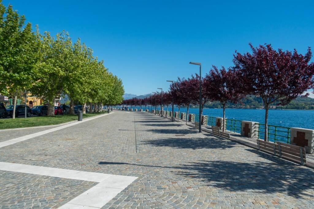 Apartment Viole, Cozy Attic Set In The Old Town Next To The Lake Arona Εξωτερικό φωτογραφία